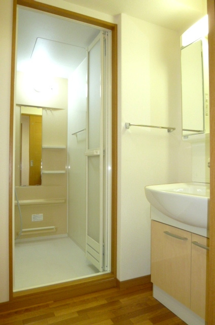 レジデンス東櫛原【10,000円キャッシュバック対象物件】の洗面所|忙しい朝には欠かせない洗面所です