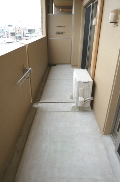 レジデンス東櫛原【10,000円キャッシュバック対象物件】のバルコニー|外からの目が気にならないバルコニーで洗濯物が干せます