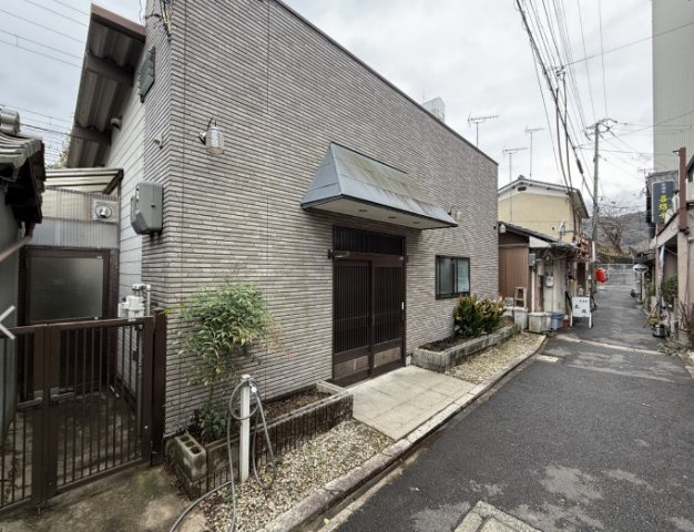 大津市梅林１丁目の店舗事務所の外観