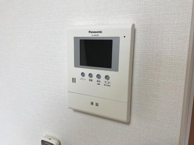 サン　ガーデン　Ｂのバルコニー|カメラ付インターホン