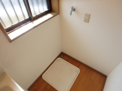 【その他】 | 日野町貸家 | 洗濯機置場です