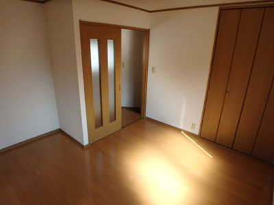 【洋室】 | 日野町貸家 | 落ち着いた色調の洋室です