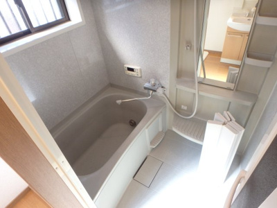 【浴室】 | 日野町貸家 | 落ち着いた空間のお風呂です