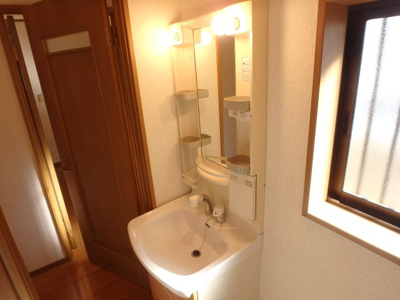 【洗面所】 | 日野町貸家 | 広い洗面スペース