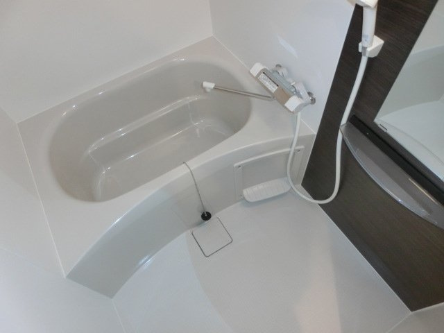 ラパンジール加島の浴室