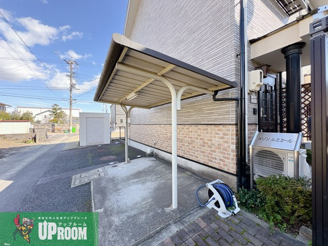 メゾンルミエールの駐車場