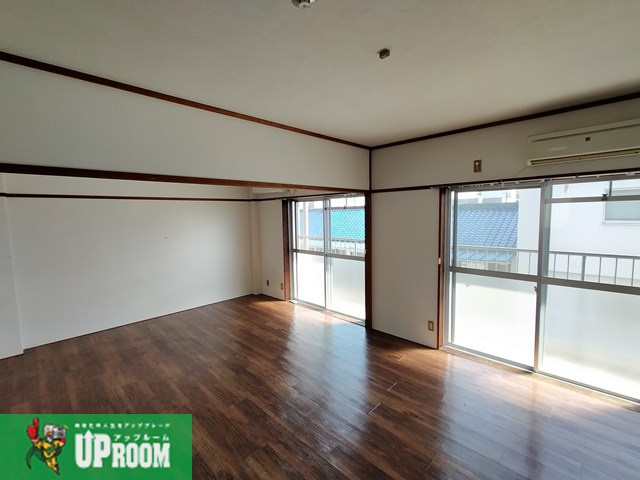 ハイツ久郷の居間・リビング