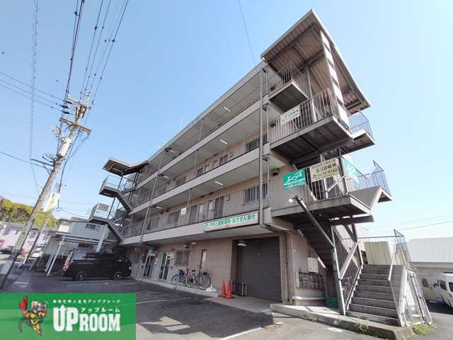 ハイツ久郷のエントランス