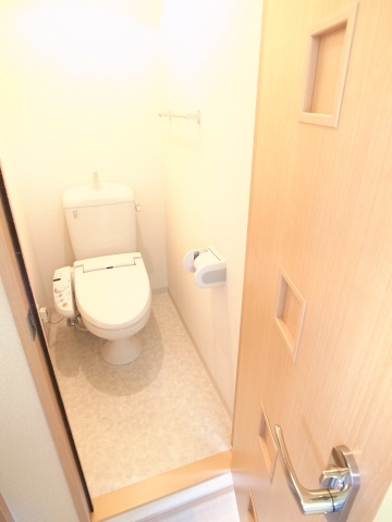 【トイレ】 | モナリエ港 | 素敵なドアのトイレ。