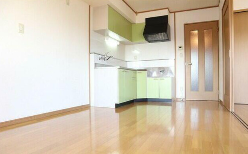 熊本市南区南高江６丁目の賃貸マンションの居間・リビング