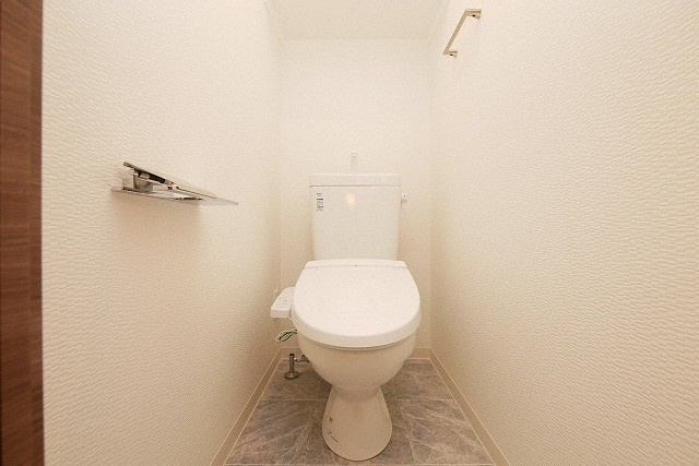 MELDIA CREST TAPP NAMBA-WESTのトイレ