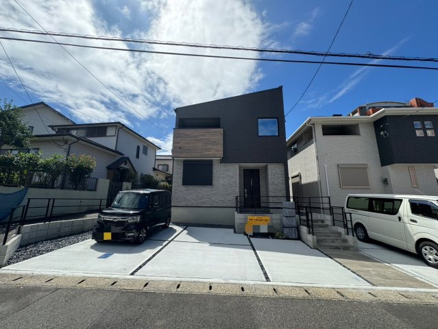 ARCHI DAYS－アーキデイズ－小倉北区上富野4丁目【小倉北区　新築戸建て】の駐車場|駐車スペース並列2台可能♪　【小倉北区　新築戸建て】