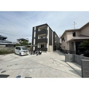 ジーメゾン高石千代田の駐車場