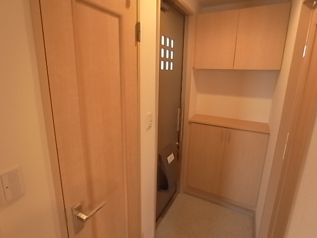 神戸市北区谷上東町のアパートの玄関|シューズボックス付き玄関