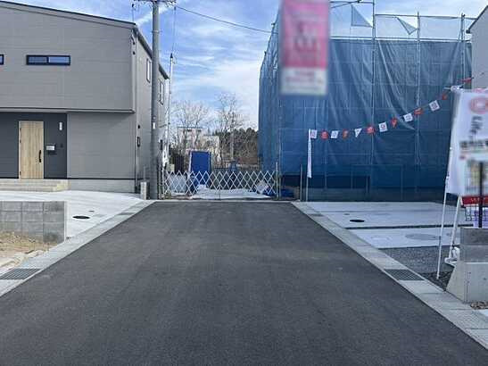 【前面道路含む現地写真】