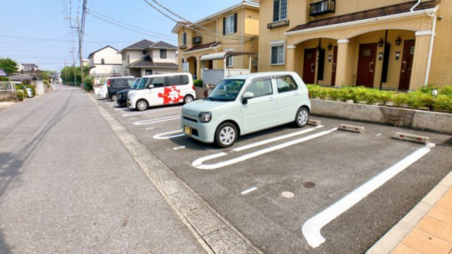ブリエ　ドゥの駐車場