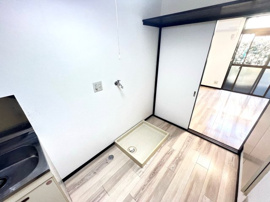 同建物内の類似内装のお部屋です