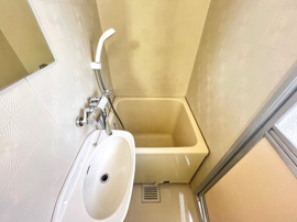 同建物内の類似内装のお部屋です