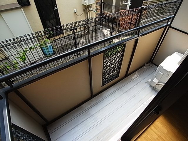 神戸市長田区山下町１丁目のアパートのバルコニー