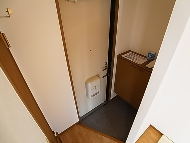 神戸市長田区山下町１丁目のアパートの玄関