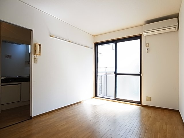 神戸市長田区山下町１丁目のアパートの居間・リビング