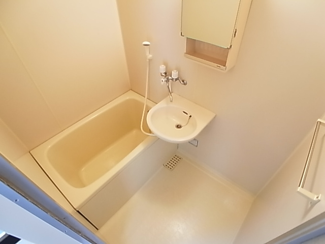 神戸市長田区山下町１丁目のアパートの浴室