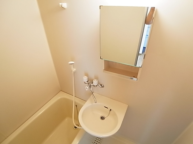 神戸市長田区山下町１丁目のアパートの洗面所