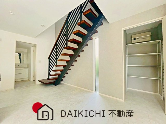 【居間・リビング】 | 鴻巣市榎戸1丁目　中古戸建