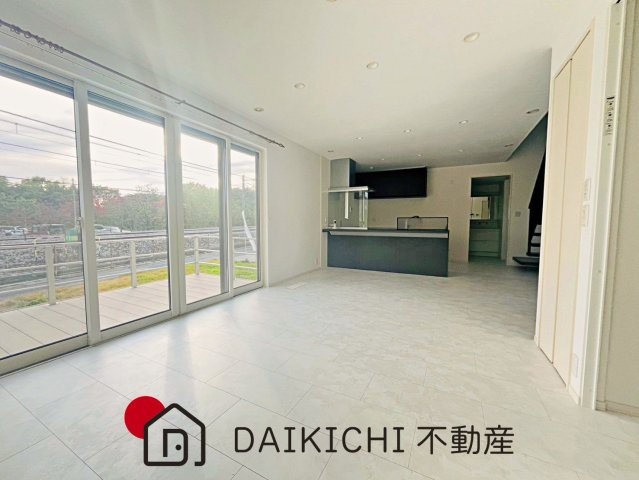 【居間・リビング】 | 鴻巣市榎戸1丁目　中古戸建