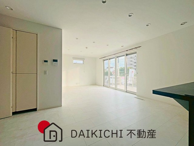 【居間・リビング】 | 鴻巣市榎戸1丁目　中古戸建