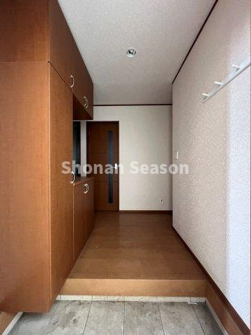 【玄関】 | お出迎えスペースがスッキリ片付く、大容量のシューズBOXを完備。