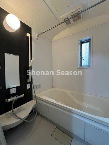 【浴室】 | 適温に沸かし直しができる「追い焚き機能」付きユニットバス。