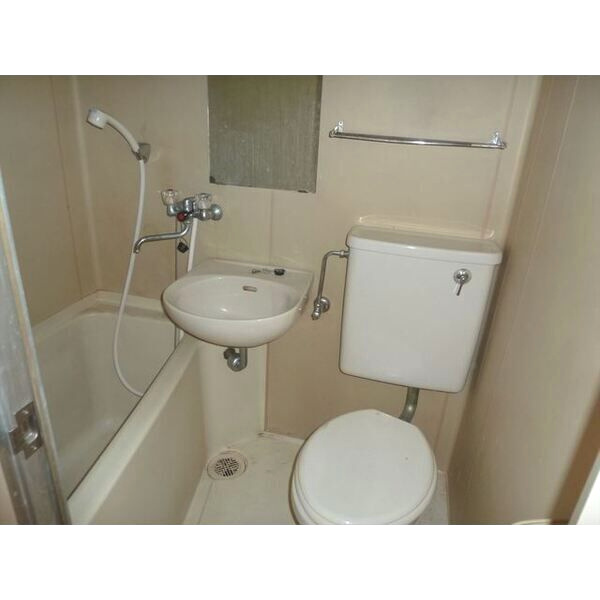 陽輪台西新宿林屋ビルのトイレ