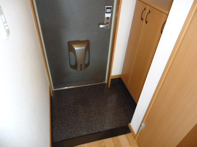 ロイヤルステージ光の玄関|玄関