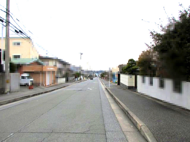 三木市緑が丘町東3丁目の前面道路含む現地写真