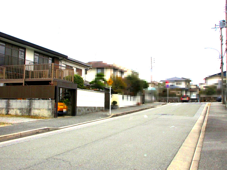 三木市緑が丘町東3丁目の前面道路含む現地写真