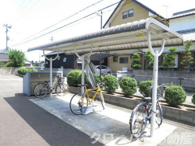  | フォーエバー２０ | 屋根付き駐輪場があります