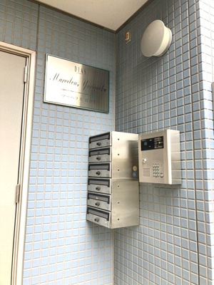 【エントランス】 | マーベラス百合丘 | 共用エントランスは不審者の侵入を未然に防ぐオートロック付き！防犯対策充実しています◎