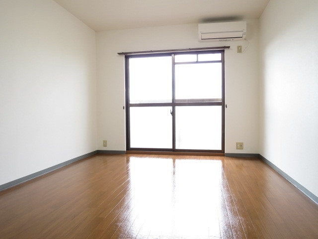 フォーエバー２０の居間・リビング