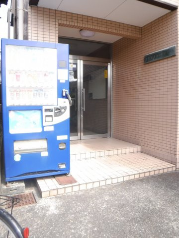 クリスタルナガセⅢのエントランス