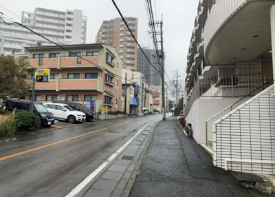 【展望】 | シャトレー町田ガーデン | 眺望を気にして物件を探す場合、前面に建物が建っていないか現地で確認しましょう！前面に建物があると景色はもちろん、日当たりや風通しにも影響が出てきます。住んだ時のことを想像しながら現地見学をしましょう。