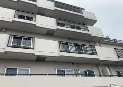 【バルコニー】 | シャトレー町田ガーデン | 一般的なバルコニーは、奥行1.5ｍ程ですが、ワイルドバルコニーは2ｍまで広がっています。そのため洗濯物の間隔をあけ干すことができ、乾きやすいというメリットや、ガーデニングが楽しめる等の特徴があります。