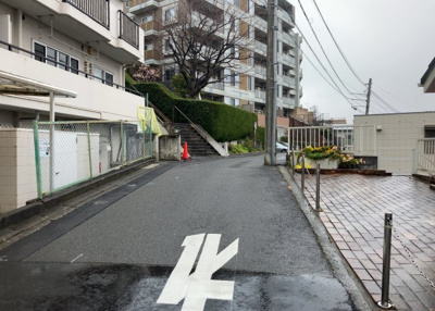 【展望】 | シャトレー町田ガーデン | 眺望の良さを楽しめるダイニングキッチンで家族団らんの時間を過ごしてはいかがでしょうか。バルコニーから見える景色を家族で眺める時間は、時間が経つのを忘れてしまいそうですね。是非、現地を見に行きましょう！