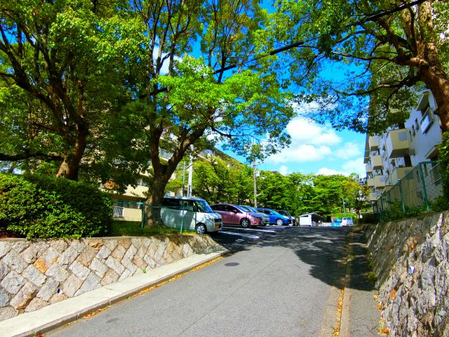 金剛第三住宅222棟の駐車場