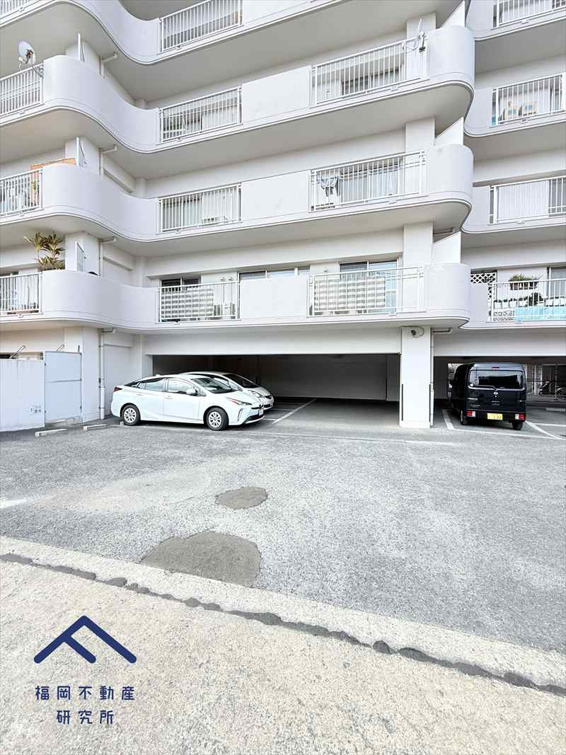 ライオンズマンション筑紫丘西の駐車場