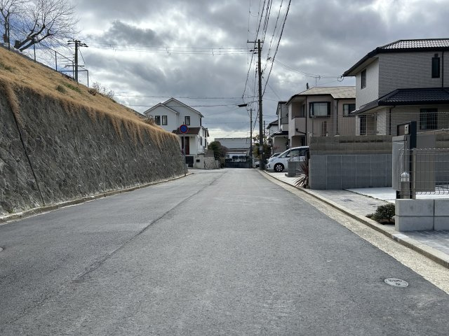 【前面道路含む現地写真】の画像