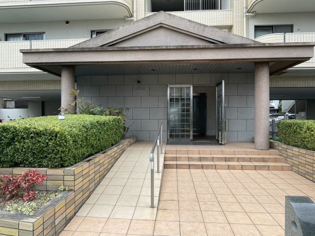 アムール箱崎　オーナーチェンジのエントランス|落ち着いたエントランスです