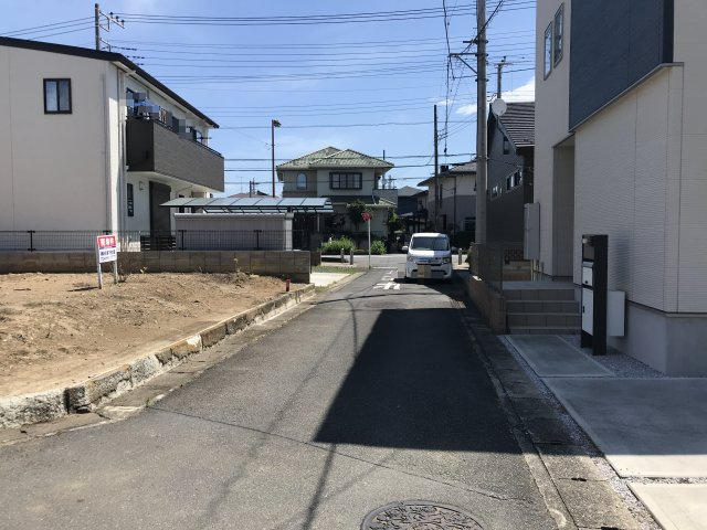 鴻巣市大間の売地の前面道路含む現地写真