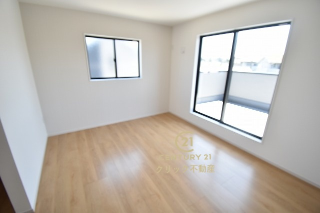 ケイアイフィット　水戸市見川　21期 　2の洋室|二面窓は採光に優れお部屋を明るく照らします。２面の窓から景色が見えるので開放感があり、通風も良く快適にお過ごしいただけます。