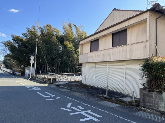 松阪市小片野町 売倉庫の外観
